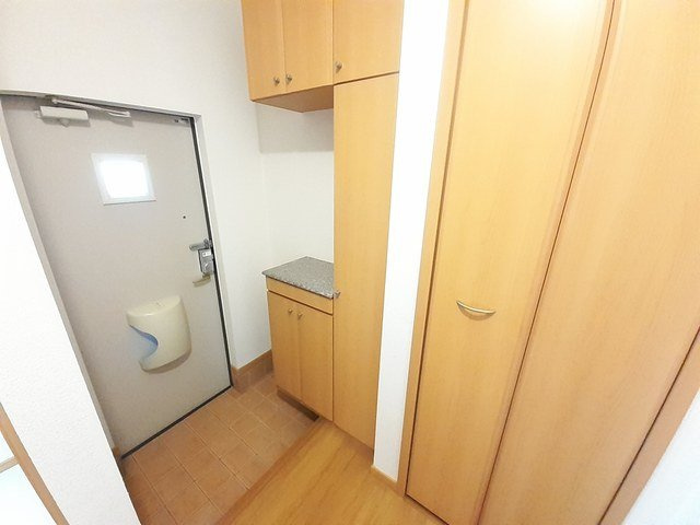 さくらヒルズ霞台　弐番館の玄関