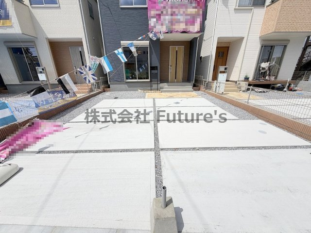 八潮市緑町3丁目　新築戸建　全4棟　3号棟の駐車場|家族の車＋来客用にも便利な並列2台駐車可能