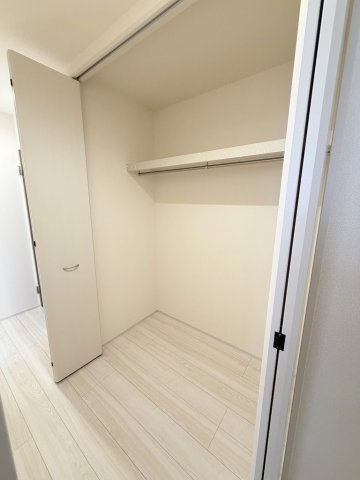 八潮市緑町3丁目　新築戸建　全4棟　3号棟の収納|ストック品や季節物の収納に便利な2Fホールの収納です