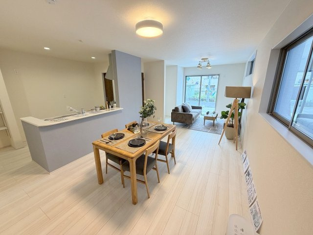 八潮市緑町3丁目　新築戸建　全4棟　3号棟の居間・リビング|家族団らんで過ごすリビングは19帖の広さを確保
