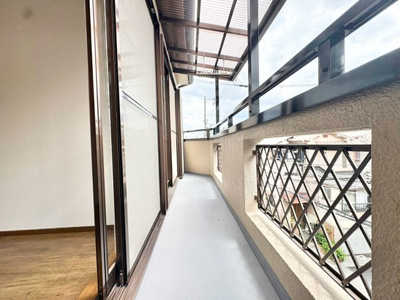 【バルコニー】 | 吹田市川岸町中古戸建 | 物件購入の段取りを知りたいお客様には、「ご検討からご契約までの一連の流れ」をご説明させて頂きます。初めて物件購入を検討された方は、ぜひご参考になさって下さい。