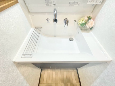 【洗面所】 | 吹田市川岸町中古戸建 | 弊社のファイナンシャルプランナーより、将来に向けた資金計画・住宅ローンの無料相談が皆様に大変ご好評頂いております！物件ご購入の前に、まずはお気軽にご相談くださいませ。