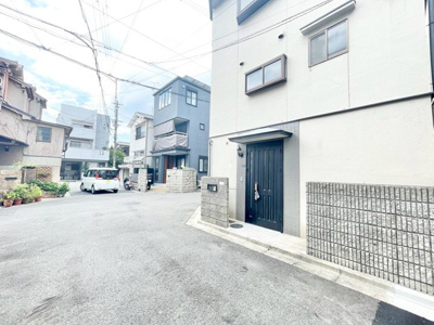【周辺】 | 吹田市川岸町中古戸建 | 現在ご返済中のカーローン・カードローン・教育ローンなどを住宅ローンに一本化したり、家具家電購入費用・引越し費用を住宅ローンと組み合わせるなど、お客さまにメリットの多い住宅ローンのご提案が可能です。