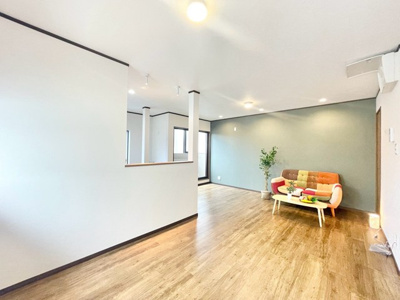 【居間・リビング】 | 吹田市川岸町中古戸建 | エイブルだけの嬉しいサービス、ご用意しております。詳細は、お気軽に当社までお問合せ下さいませ！