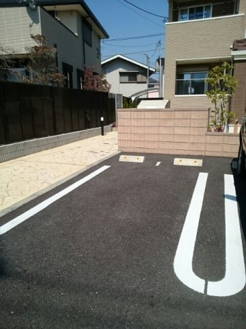 ルミエールⅡの駐車場