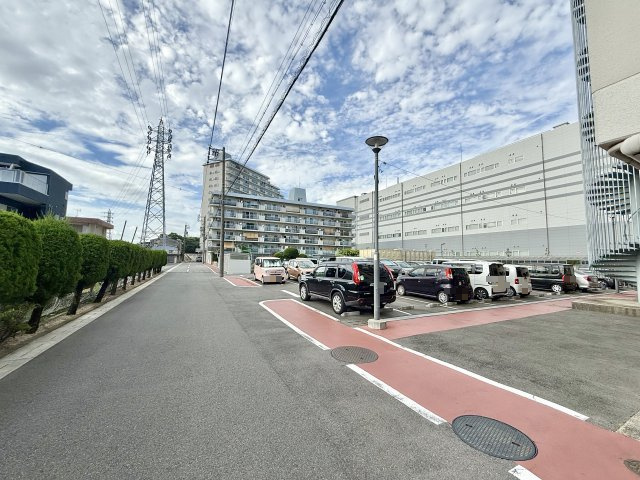 宝笠寺ハイツA棟の駐車場