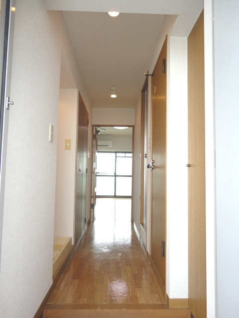 アーバンクルーザー六ツ門の玄関|明るい玄関です