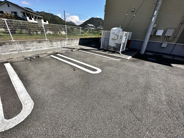 ラルジュ　フォンテーヌⅢの駐車場
