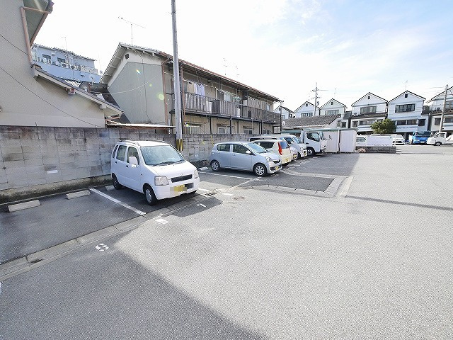 田中モータープールの外観