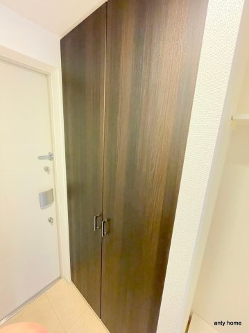 エステムコート新大阪10ザ・ゲート　仲介手数料無料の玄関