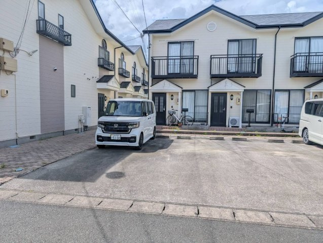 イクシオンⅣの駐車場