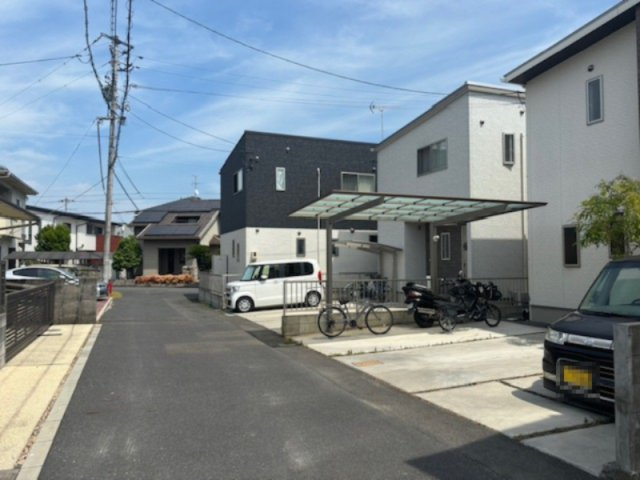 岡山市東区益野町　中古戸建の前面道路含む現地写真