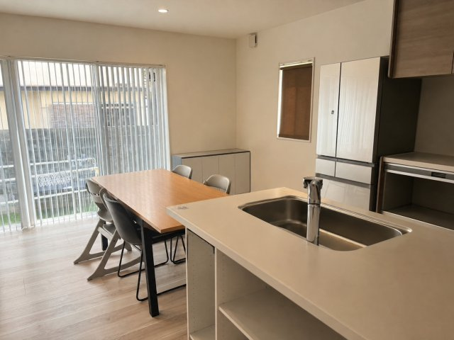 岡山市東区益野町　中古戸建のキッチン|※AIによる画像加工です。家具・家電・小物などを削除しており、実際の住宅の状態とは異なる場合があります。