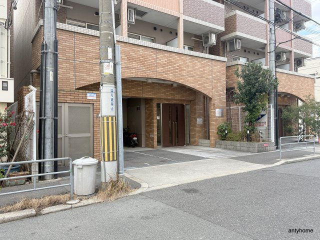 シャルマンフジ阿波座イーストのエントランス