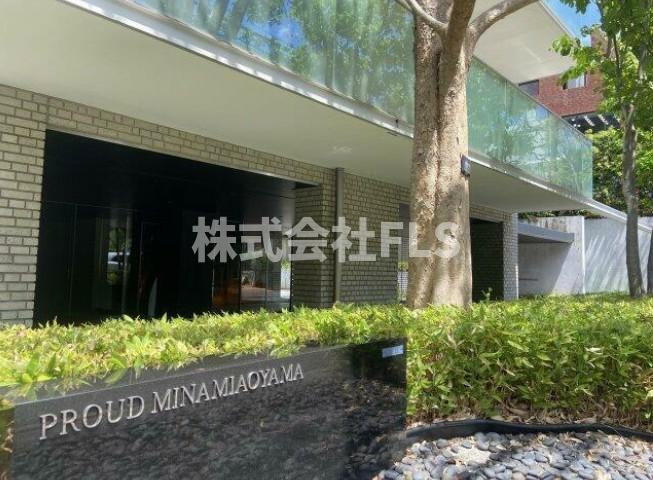 港区南青山５丁目の賃貸マンションのエントランス