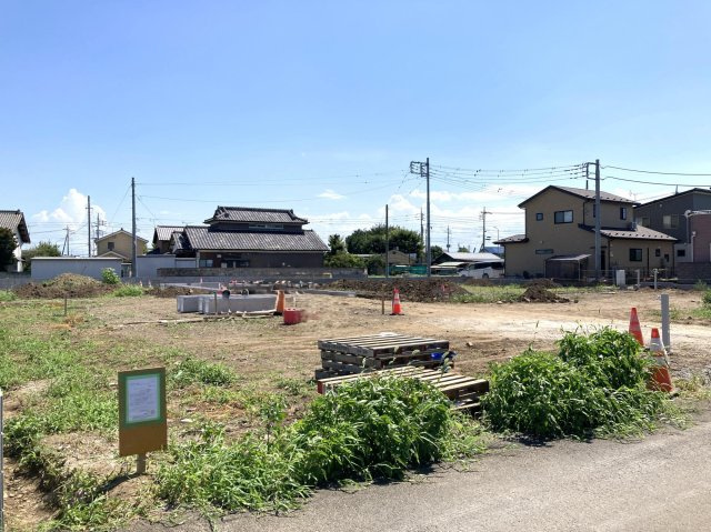 ブルーミングガーデン前橋市女屋町　１号棟（平屋）の前面道路含む現地写真|前面道路含む現地写真です。前面道路も広々してい開放的な立地です☆