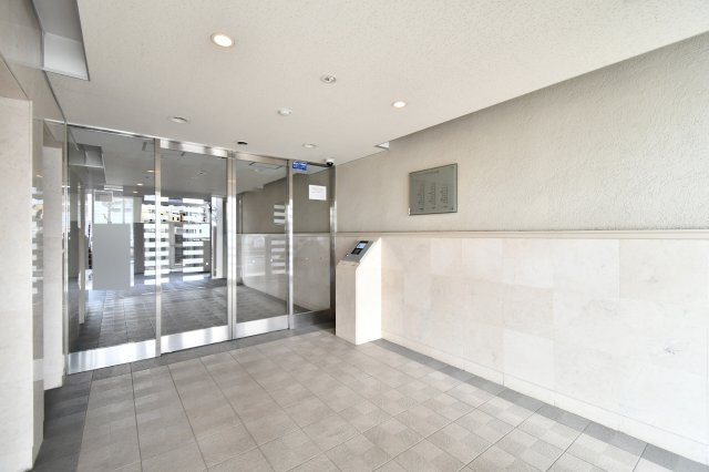 アドグランデ大宮宮原のエントランス|難しいイメージの住宅ローンは経験スタッフが丁寧にお手伝いしますのでご安心下さい。「家を買って終わり」ではなく、「買ってからがスタート」と考え、一人ひとりにあった資金計画やプランをご提案致します！