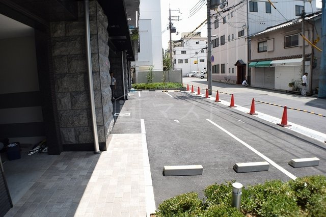 プレサンス玉造駅前の駐車場