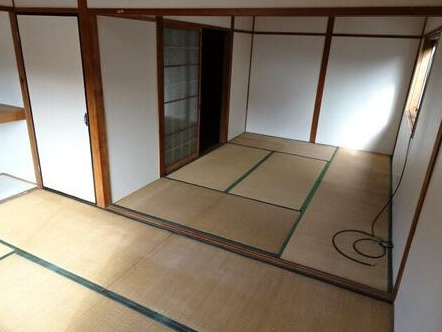 大津市朝日が丘１丁目の店舗事務所の和室