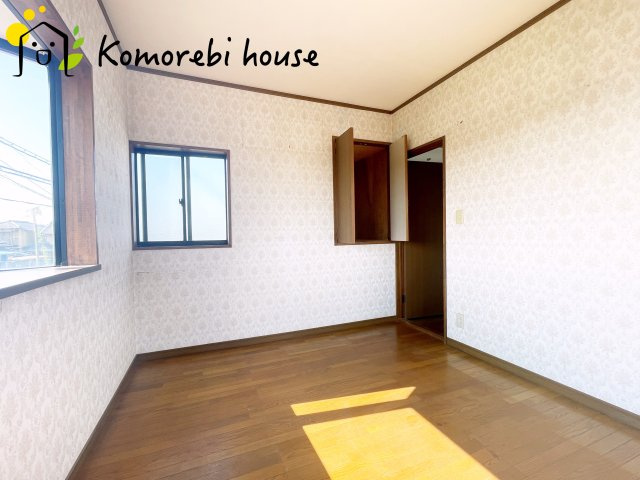 鴻巣市常光　1期　中古一戸建ての寝室|広くて明るい寝室