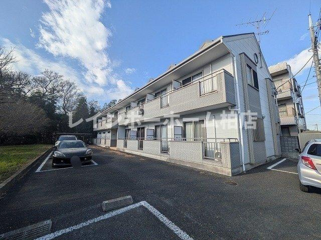 特典：仲介手数料が無料です!!の駐車場