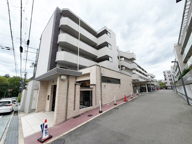 レジディア千里藤白台の外観