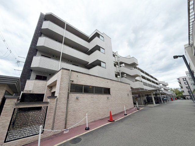 レジディア千里藤白台の外観