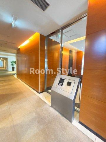 THE CENTER TOKYOのエントランス|空室のためご都合に合わせてご内覧できます
お問合せはお電話でもお受付しております。
03-6450-5211