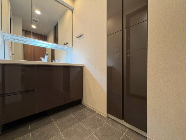 ワコーレ大阪新町タワーレジデンス　堀江小学校の独立洗面台|洗面台