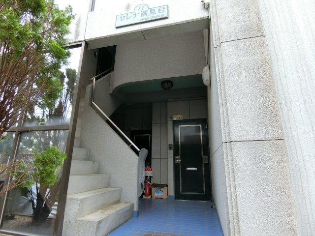 セレナ潮見台のエントランス