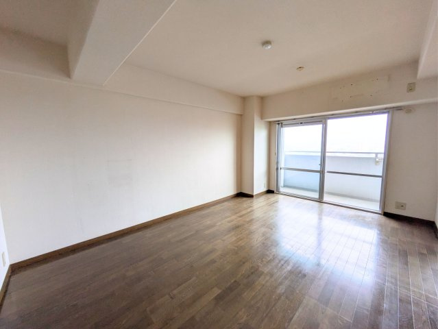 サーパス三津弐番館の居間・リビング|ゆったり過ごせる居間です
