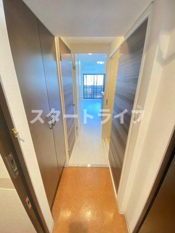 大阪市淀川区西三国２丁目の賃貸マンションの玄関