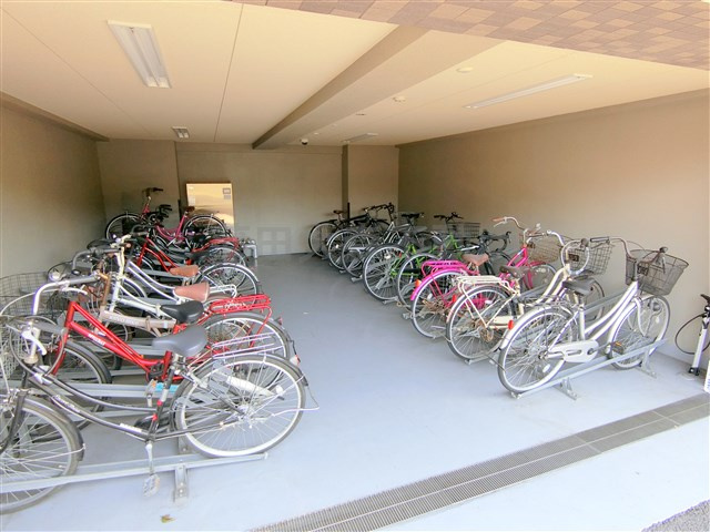 ルーブル蒲田南六番館のその他共用部分|屋根付きの駐輪場