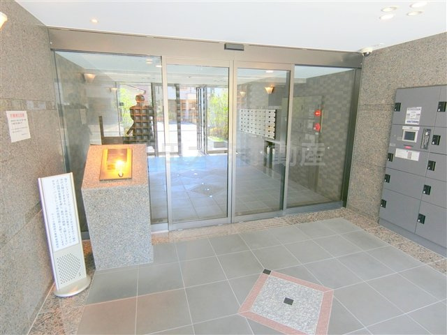 ルーブル蒲田南六番館のエントランス|防犯カメラTVモニター付オートロック宅配BOXメールBOX管理人室