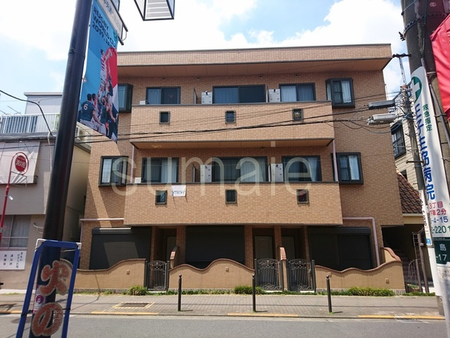 エルムⅡの外観|3階建ての物件です