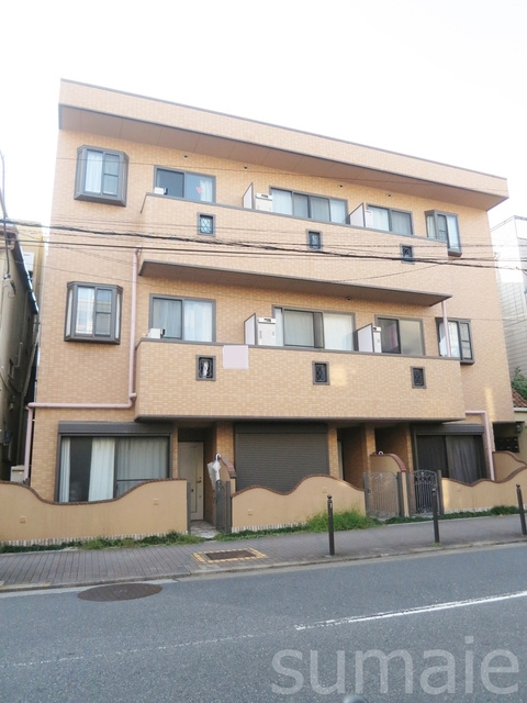 エルムⅡの外観|商店街の中にあります