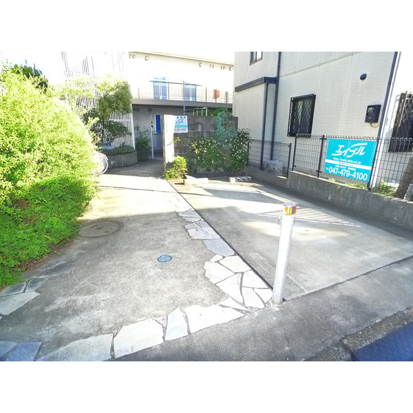 シェ・トワの駐車場