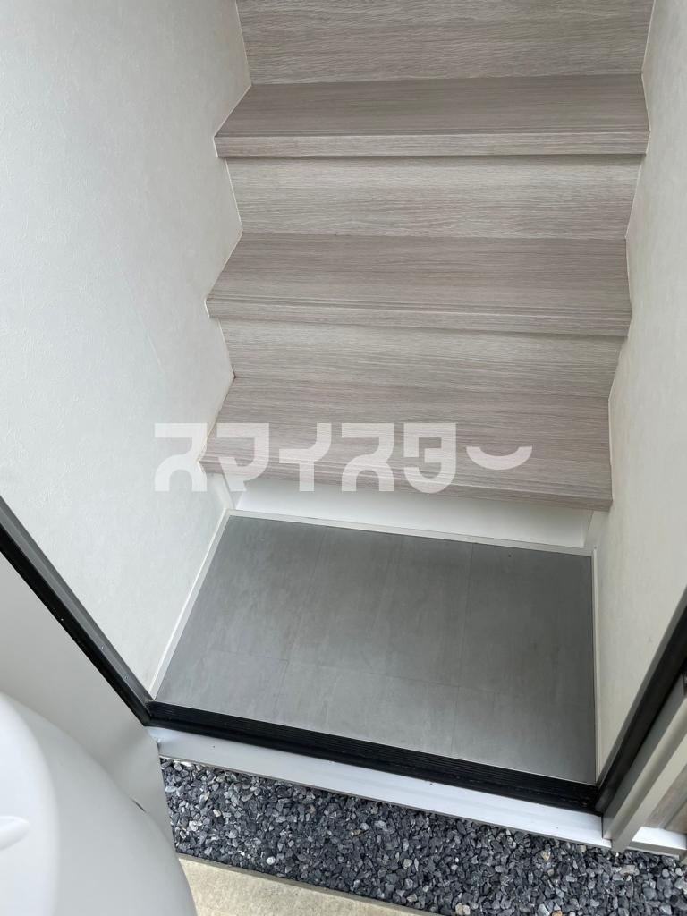 立川市錦町２丁目のアパートの玄関