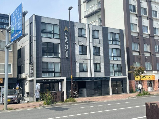 アルファスクエア北２４西２