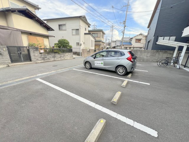 ヴェリーサ王寺の駐車場