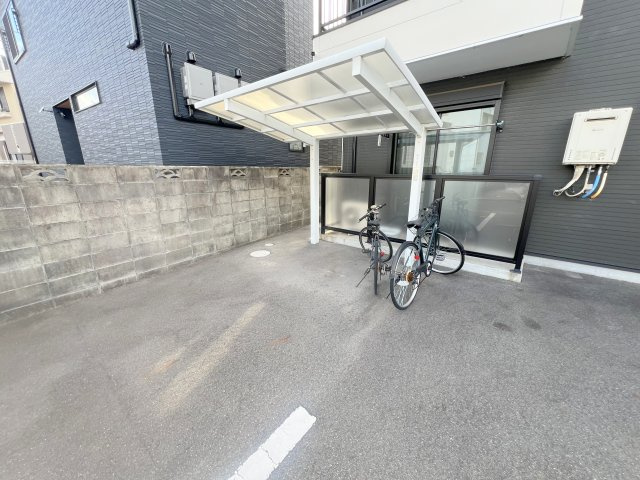 ヴェリーサ王寺の駐車場