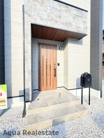 鳴門市大津町吉永　新築分譲住宅の玄関|毎日通る玄関はこちらです