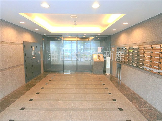 ルーブル大鳥居参番館のエントランス