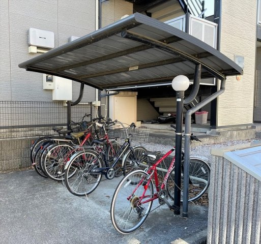 レオパレスＲ＆Ｔのその他|屋根付き駐輪場