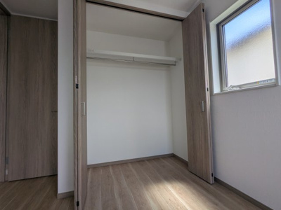 【収納】 | 筑紫が丘３丁目　新築戸建 | たっぷり収納できるクローゼットで、お部屋が広くお使いいただけます。