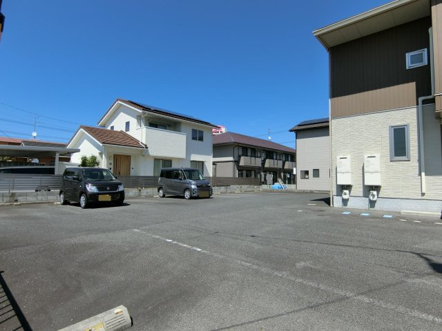 グランドール新開の駐車場