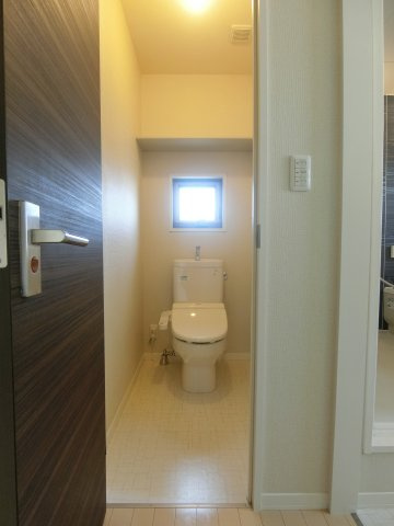 グランドール新開のトイレ|イメージ101号室の写真（反転あり）