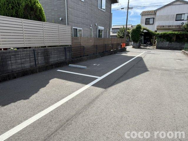 ピノハイムBの駐車場