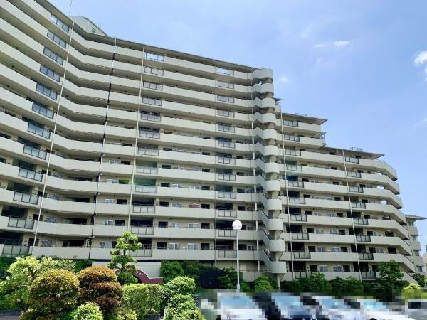 藤和千里ハイタウンの外観