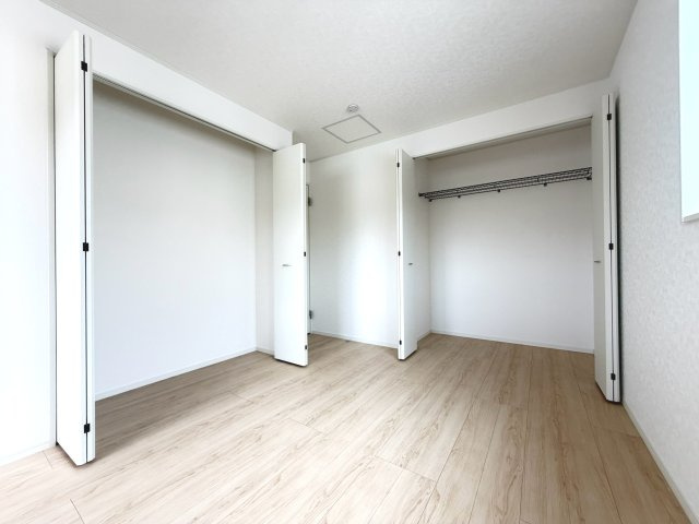【新築戸建】札幌市南区川沿13条1丁目2棟の収納|標準奥行90㎝で収納力のあるクローゼットを配置しています。(1号棟)